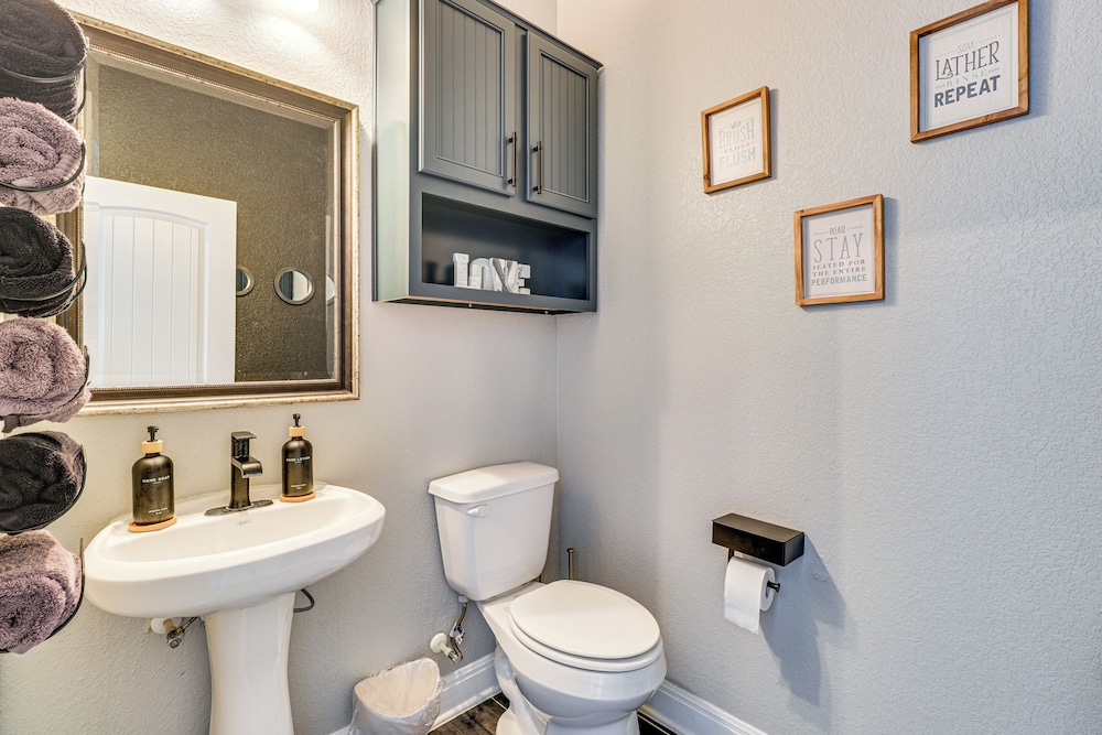 5 Mi to Old Town Hutto: Star Ranch Golf Retreat