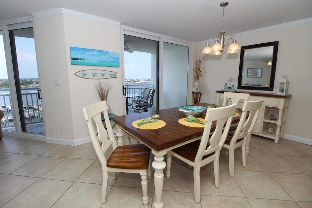 Seaspray Riverside 713 view 4