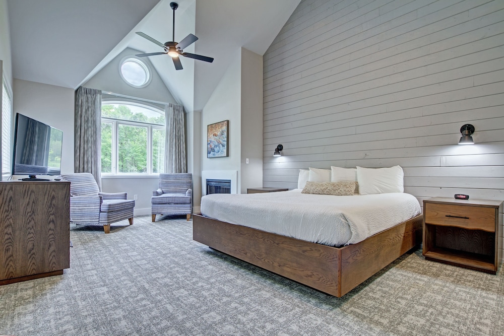 Pocono Mountain Villas MOD Collection by Sonesta