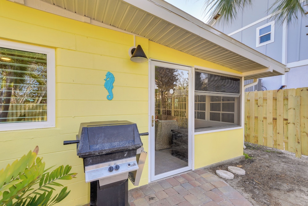 Walk to Beach: Pet-friendly Oasis on Manasota Key!