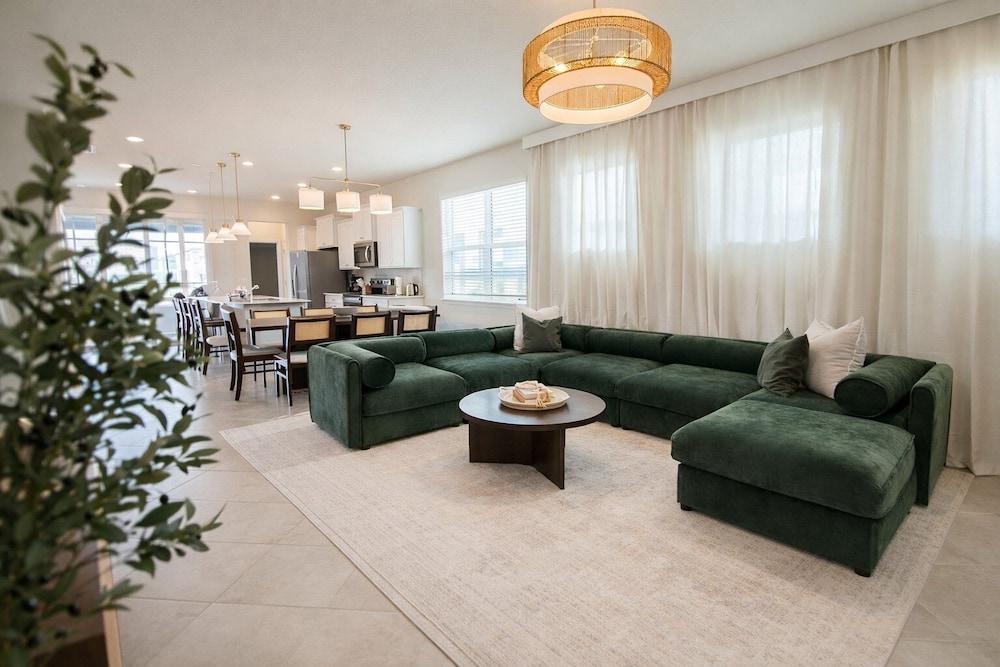 Luxury 5BR Home w/ Pool, Cinema & Game Room