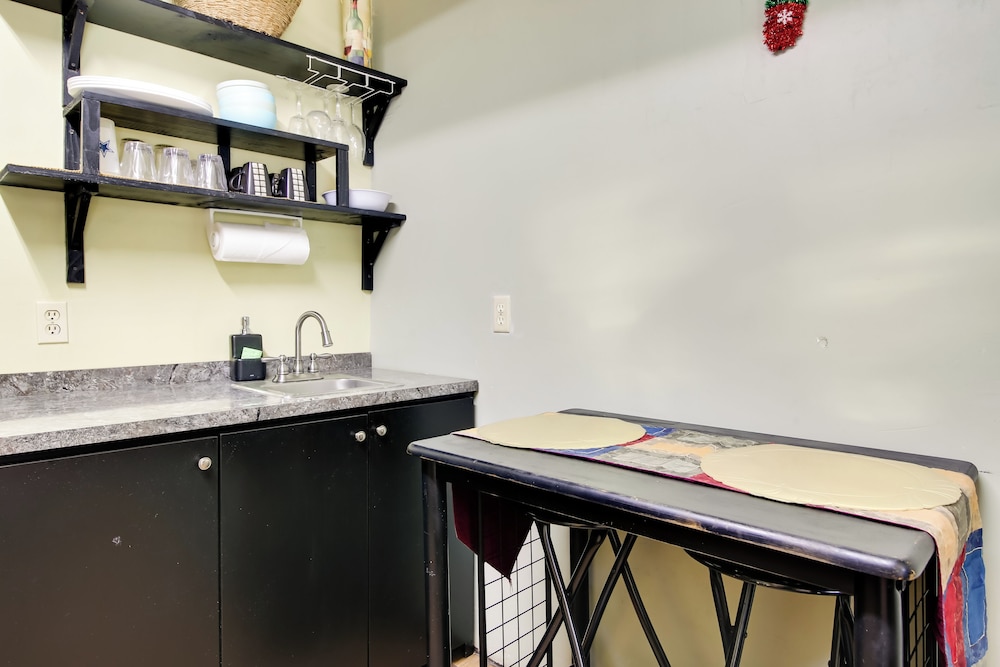 Remote Workers Welcome: Studio in Santa Rosa!