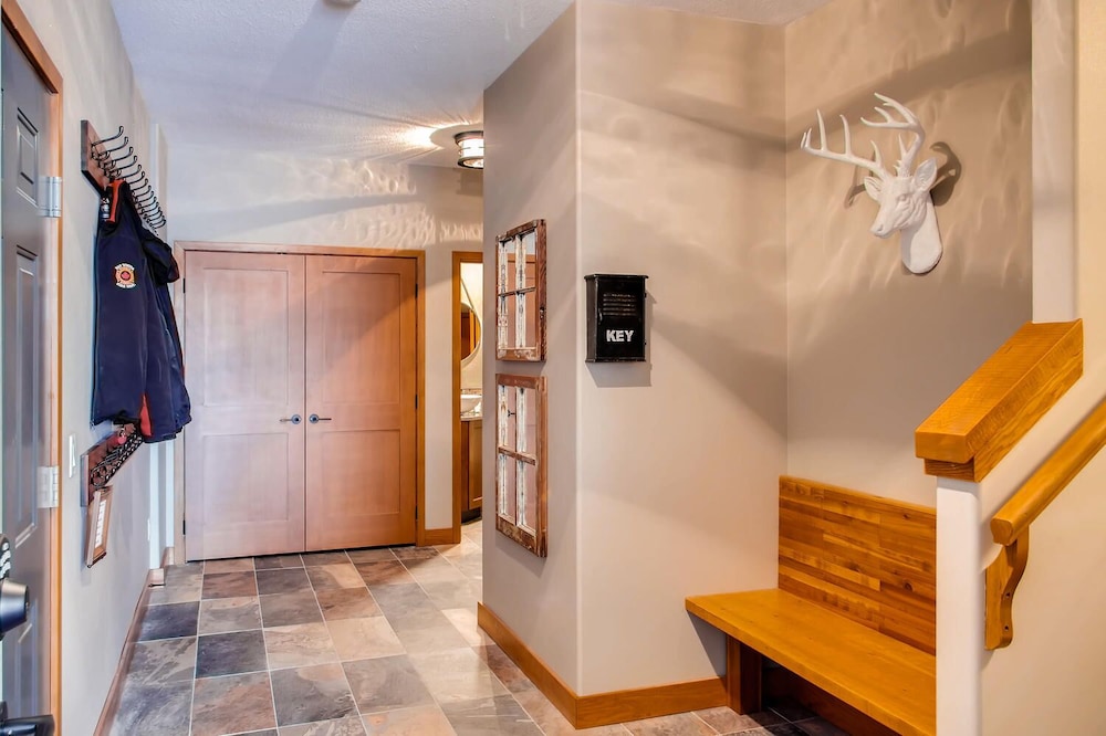 385 Moonshine Crescent by Okanagan Premier