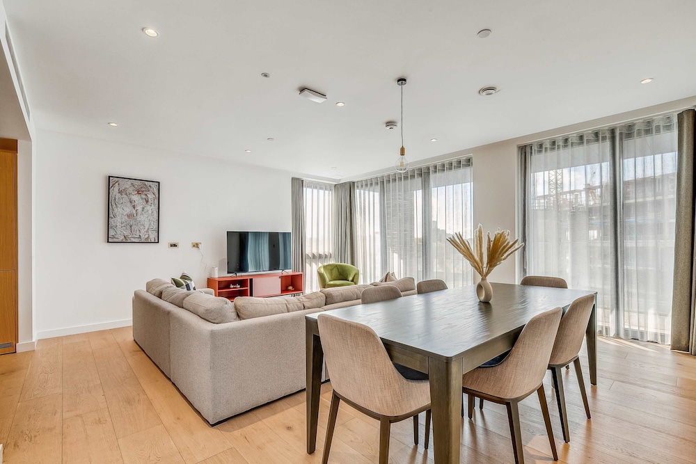 Elegant 3-bedroom Condo
