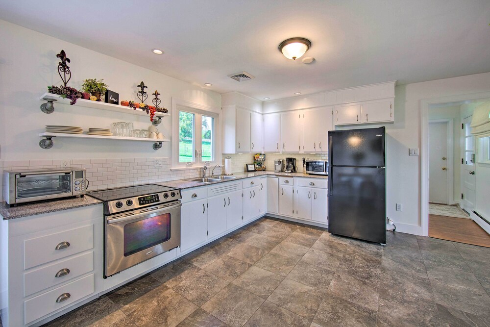 Cozy Kinzers Getaway w/ Furnished Deck, Grill view 3