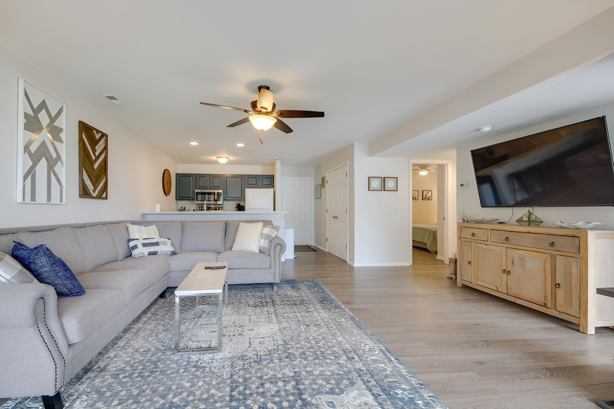 Lake of the Ozarks Waterfront Condo: Seasonal Pool view 3