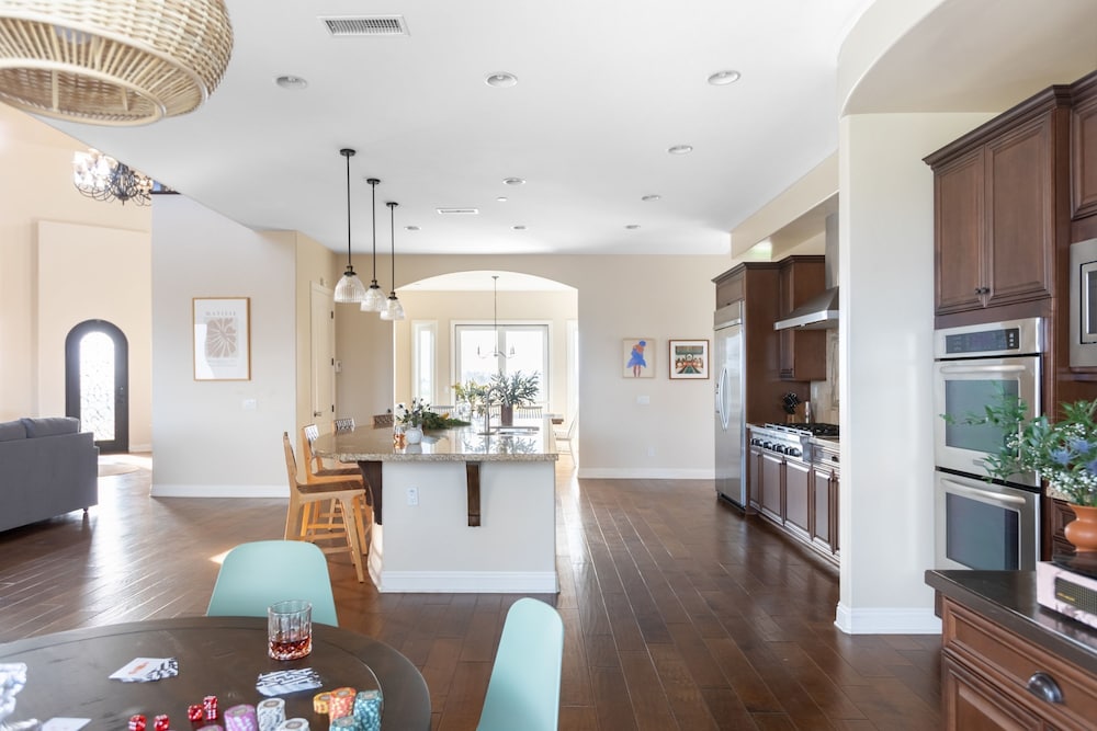 Palazzo Del Sol By Avantstay Breathtaking Home w Mountain Views Hot Tub