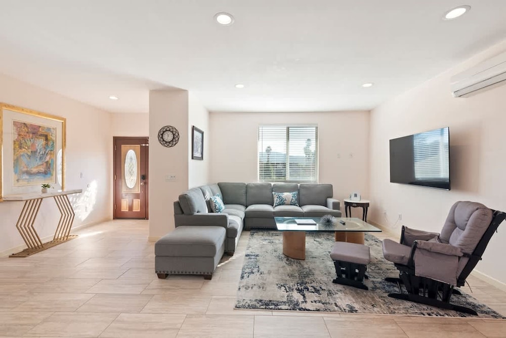 Spacious Single Level Home In Poway