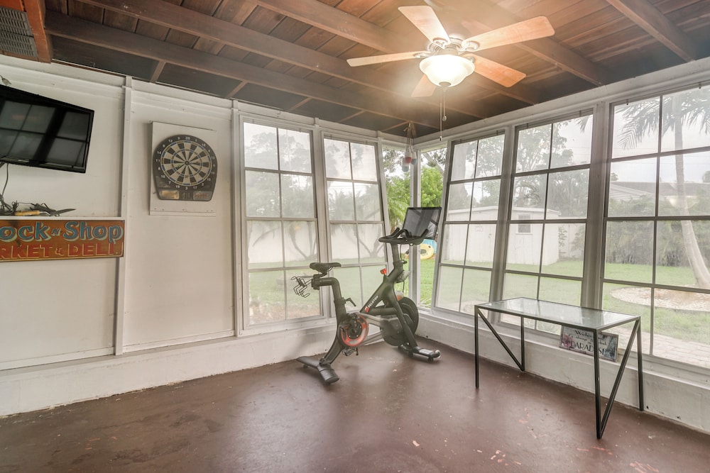 5 Mi to Dtwn: Pet-friendly Home in St Petersburg!