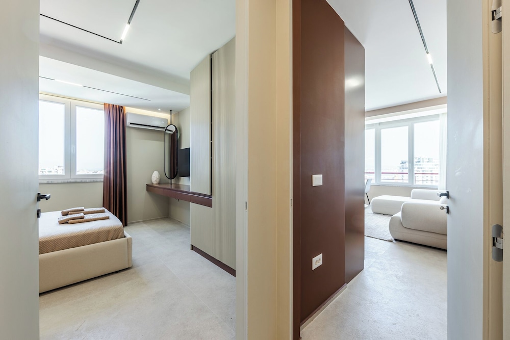 Marina Jacuzzi Suites 2 by  PS