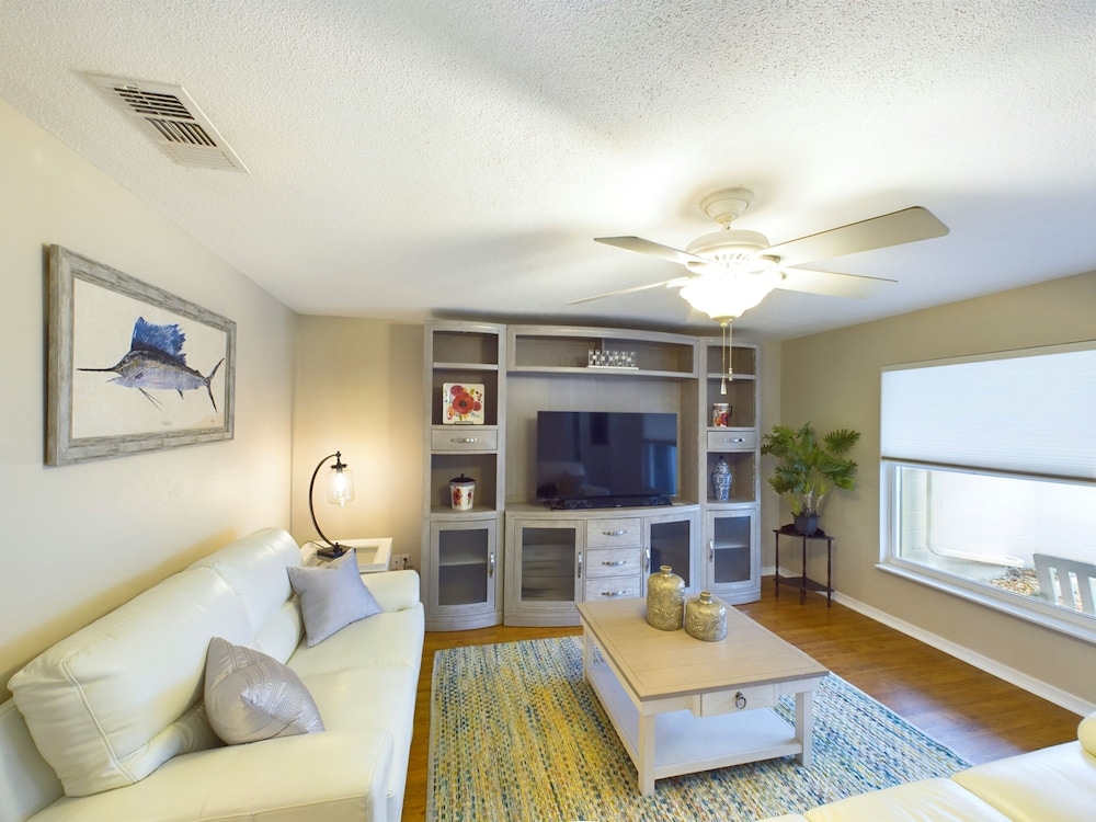 Cozy 4 Bedroom Home on Merritt Island
