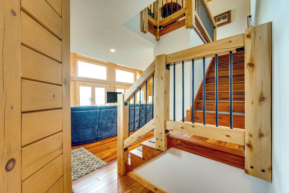 Mtn-view Deck: Scenic Conway Log Cabin!