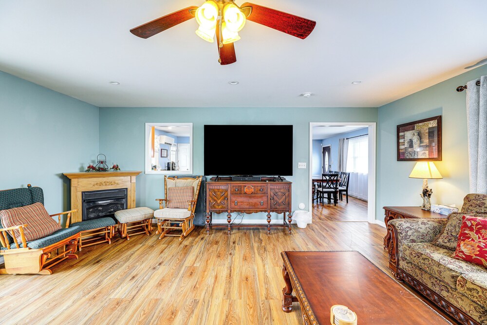 Getaway on 1/2 Acre w/ Deck in Georgetown