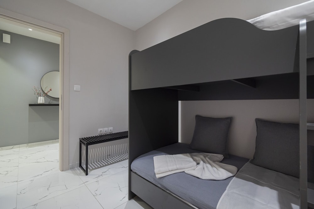 Central Cozy Home by Rentals Pro