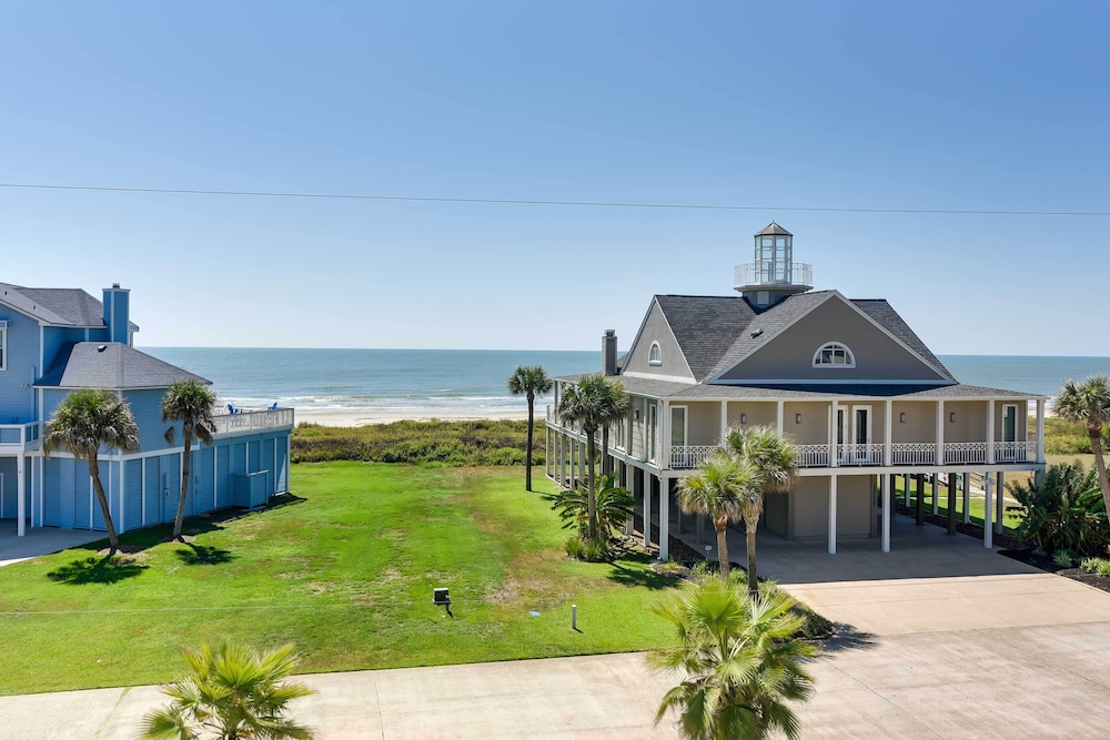 Pet-friendly Galveston Home w/ Wraparound Deck