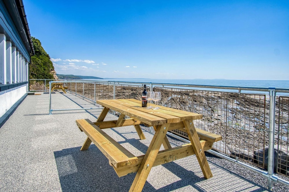 Waterfront 1 - 1 Bedroom Apartment - Wisemans Bridge