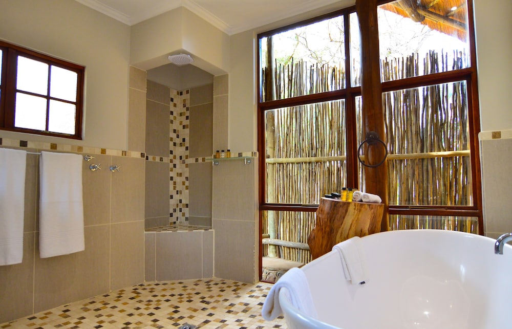 Amakhosi Safari Lodge and SPA