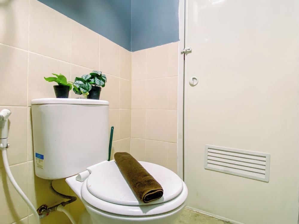 Good And Cozy Studio At Podomoro Golf View Apartment
