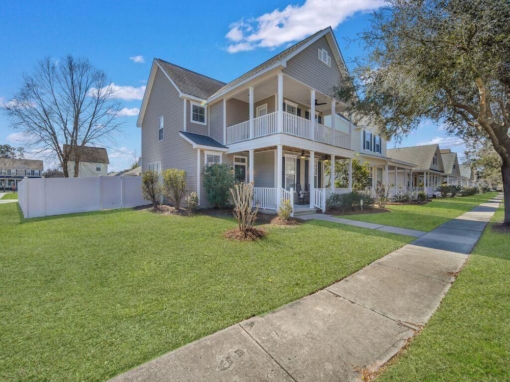 Coastal Quarters in Bluffton - Dog Friendly! Bluffton Park Lowcountry Charmer