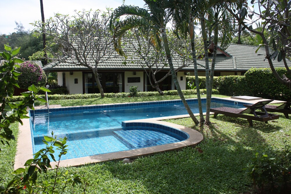 Idyllic Samui Beach Villa Resort