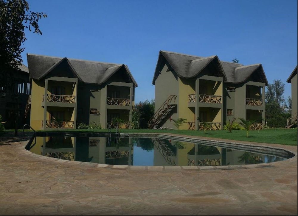 Weru Weru River Lodge