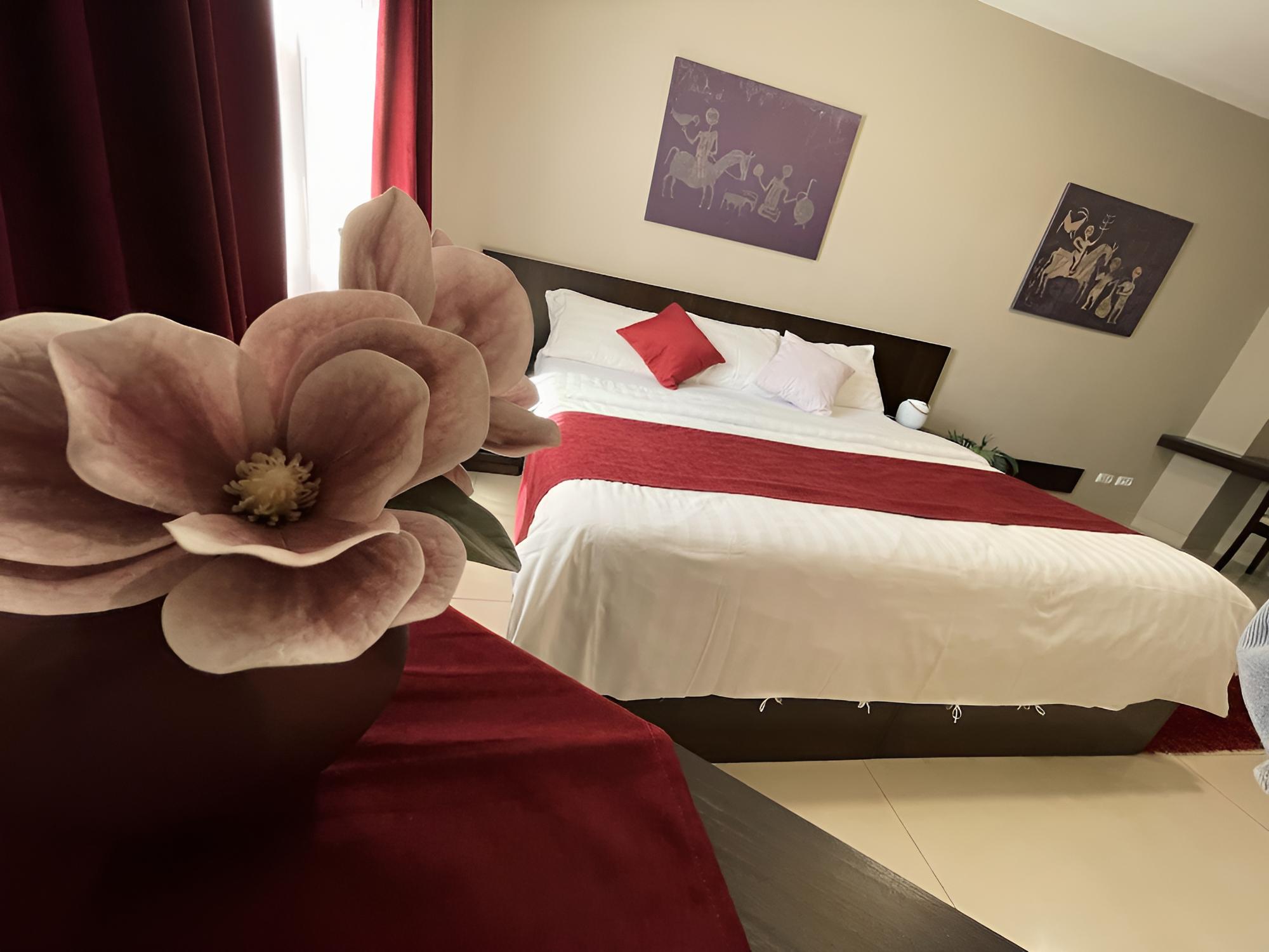 Hotel Meg