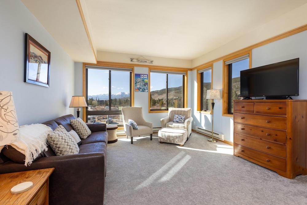 2756 Slopeside Condo