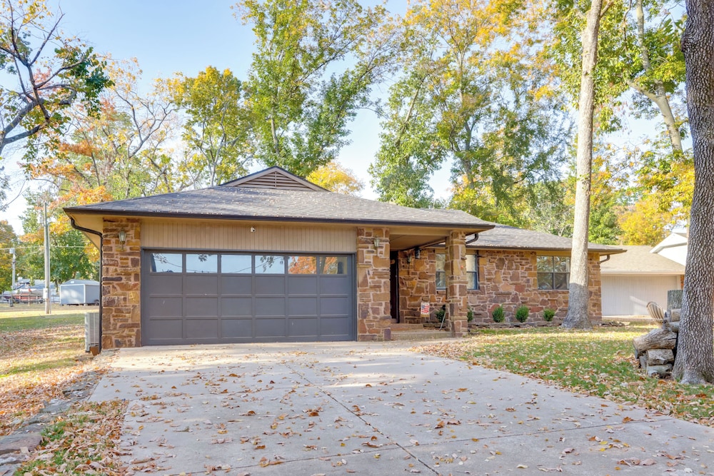 Half-mi to Grand Lake & Marina: Monkey Island Home