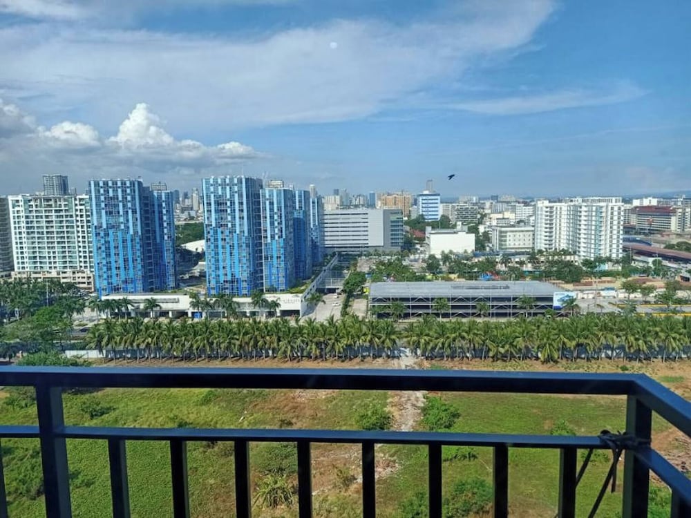 Len's Den3 2BR Condo Mall of Asia Manila
