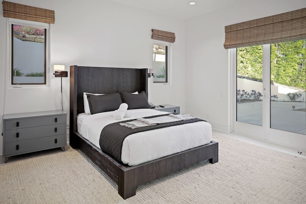 Winding Way - Modern Malibu Masterpiece With Unobstructed Ocean Views view 4