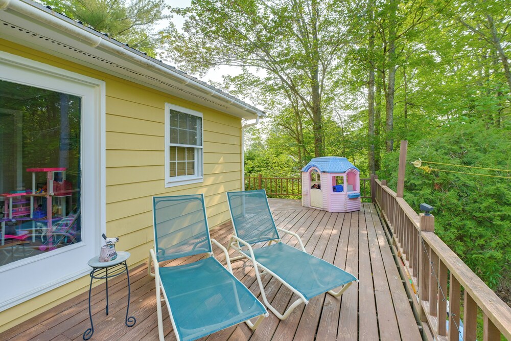 1 Mi to Main St: Charming Elsworth Home w/ Yard!