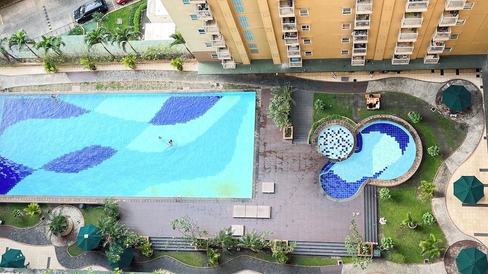 Basic Studio Room Apartment At Green Palm Residence