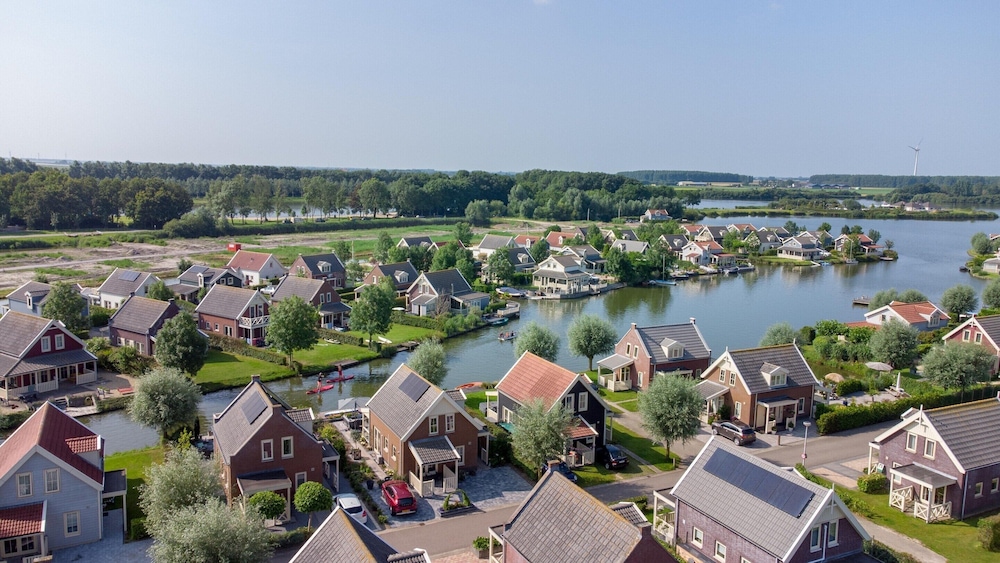 Bungalow by Water Near Rotterdam