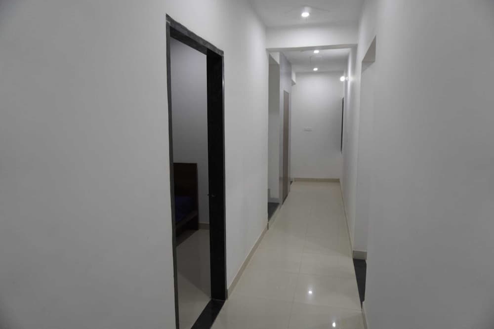 Hotel Shree Radhe Laxmi