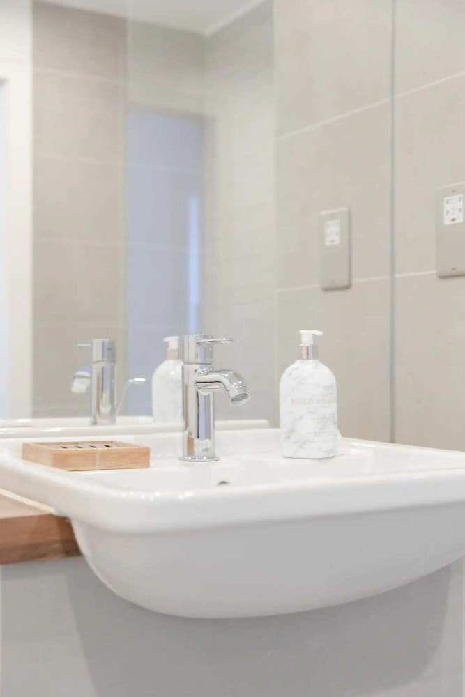 Vibrant 1BD Flat w/ Private Balcony, Camberwell!