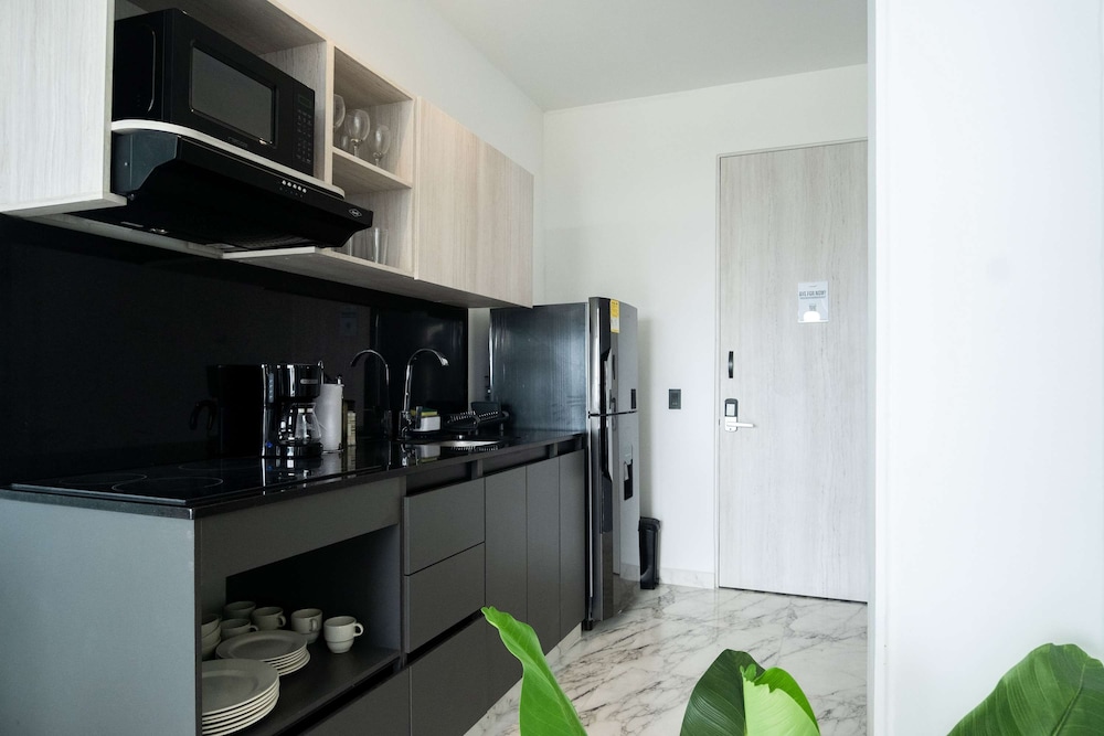 w Lovely 2BR w Balcony Near C Amurallada