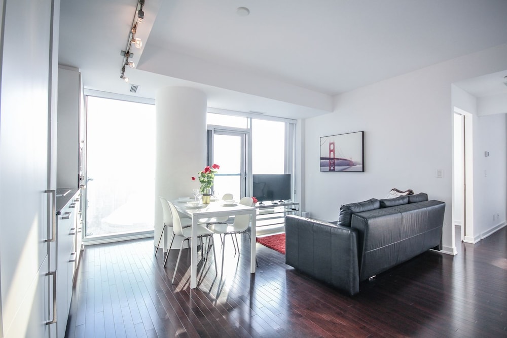 Sarkar Suites - Entertainment District