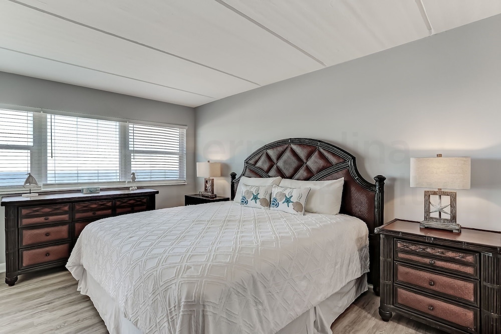Fully Remodeled Condo with Atlantic Ocean View and Access to Private Fishing Pier by RedAwning view 3