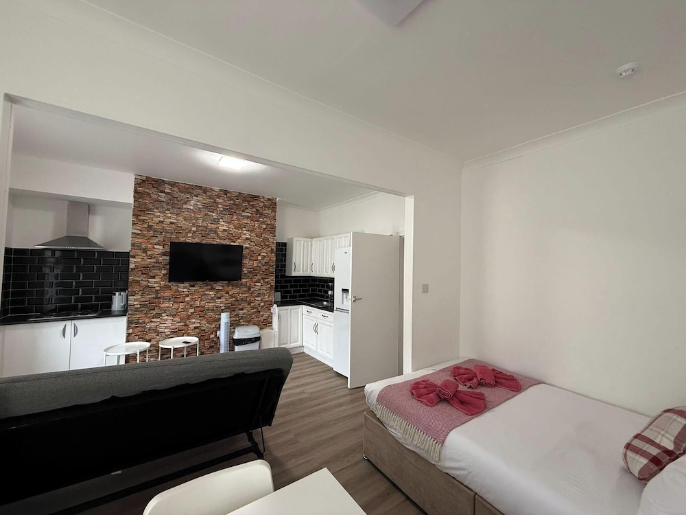 Blackpool - Apartment - Sleeps 6- Coastal Stay