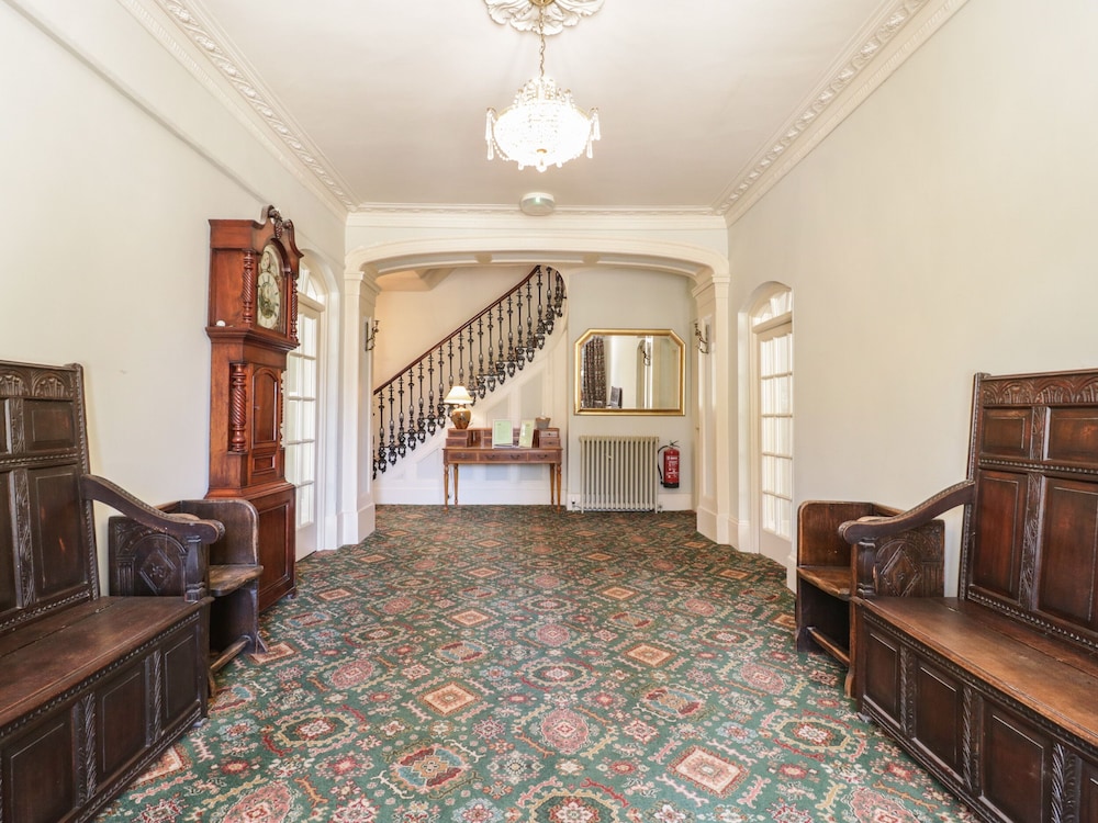 Milton Manor
