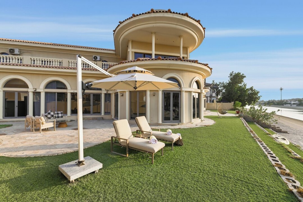 5BR M Private Villa Direct Beach Access