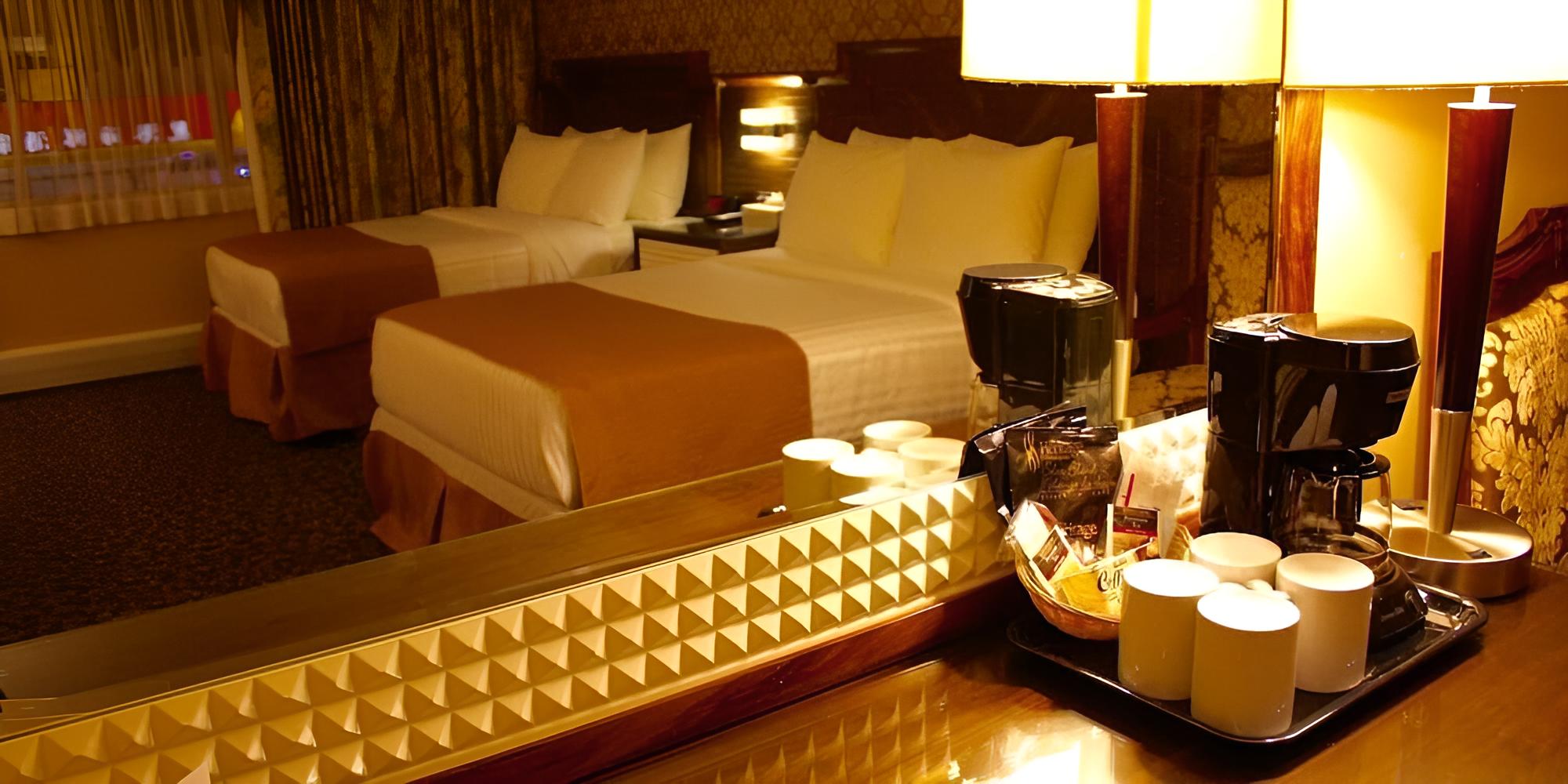 The Deluxe Hotel Vancouver