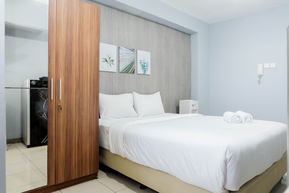 Sea View Studio Apartment at Green Bay Pluit view 2
