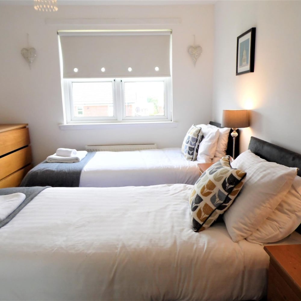 Brambling House - Carnbroe