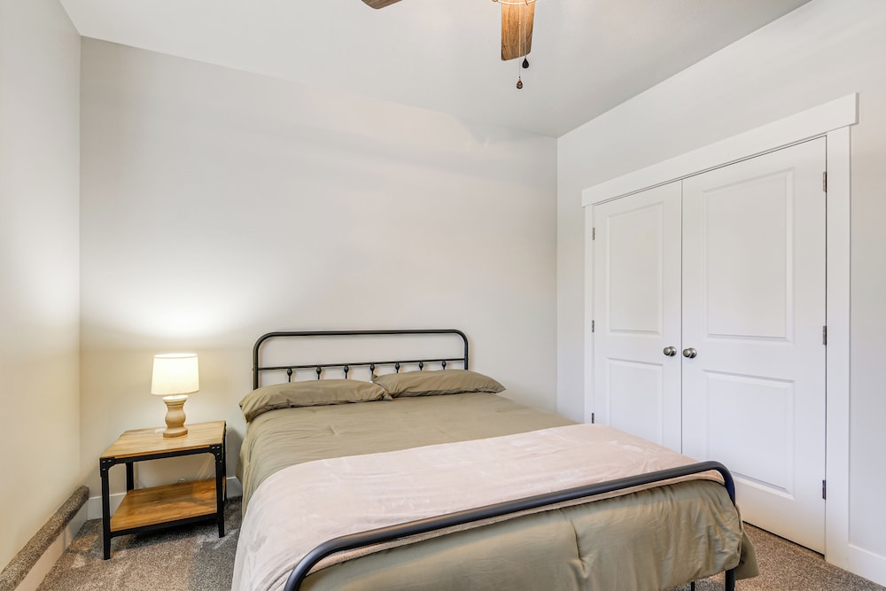 Near Lakes & Trails: Cabin in Duck Creek Village!