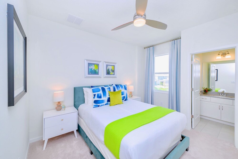 Upstay Mansion w Cinema Games Pool- Sleeps 26
