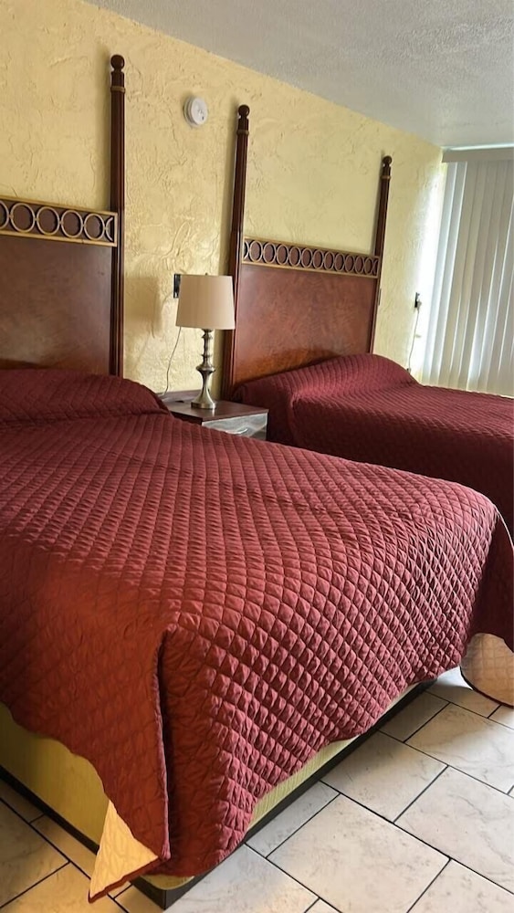 Sebastian Inn