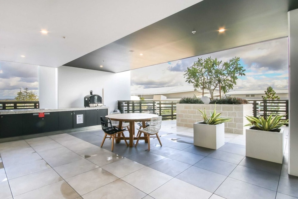 Luxurious 2 Bedroom Brand New Apartment With Amazing Hinterland Views view 2