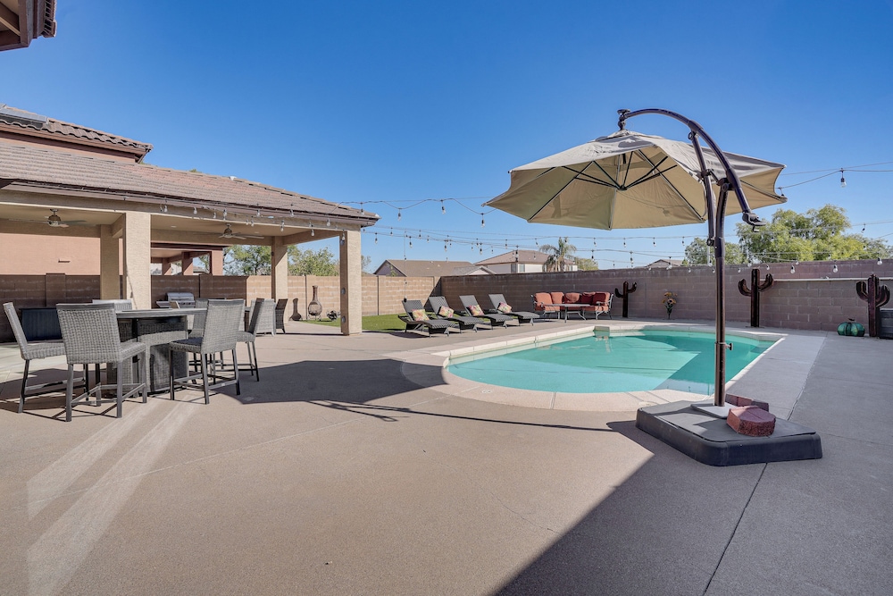 5 Mi to Surprise Stadium: Chic Arizona Home