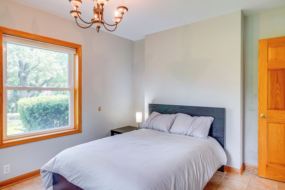 Pet-friendly New Berlin Retreat w/ Patio & Yard! view 2